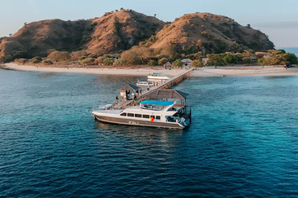 Unforgettable Adventures: Join the Catnazse Phinisi Snorkeling Tour in 2025