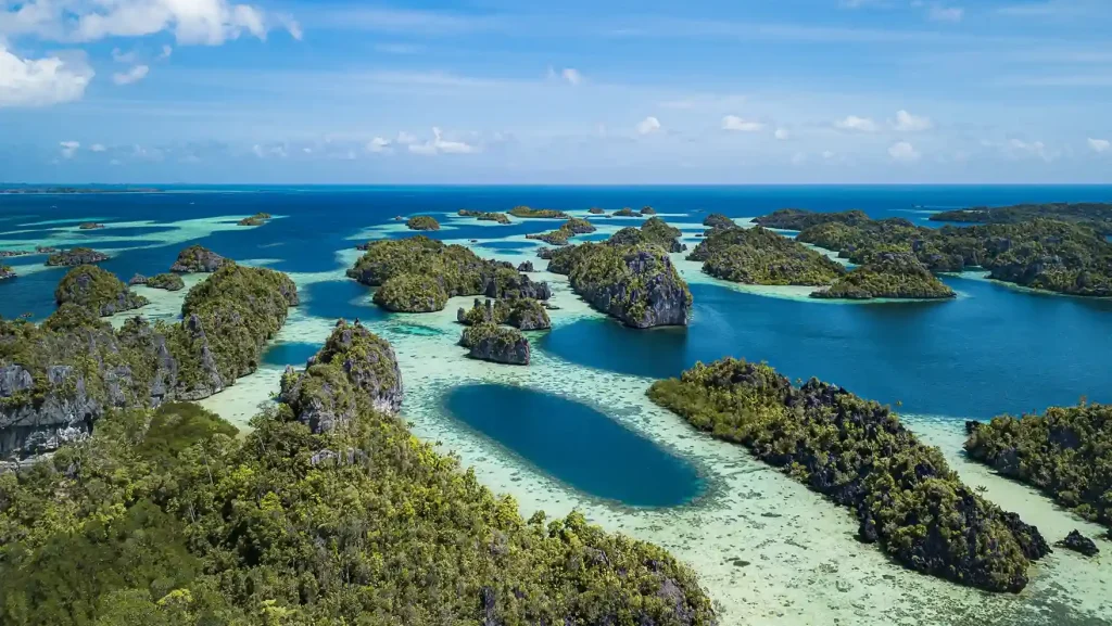 Honeymoon & Romance Charters in Raja Ampat: Crafting Intimate Marine Escapes