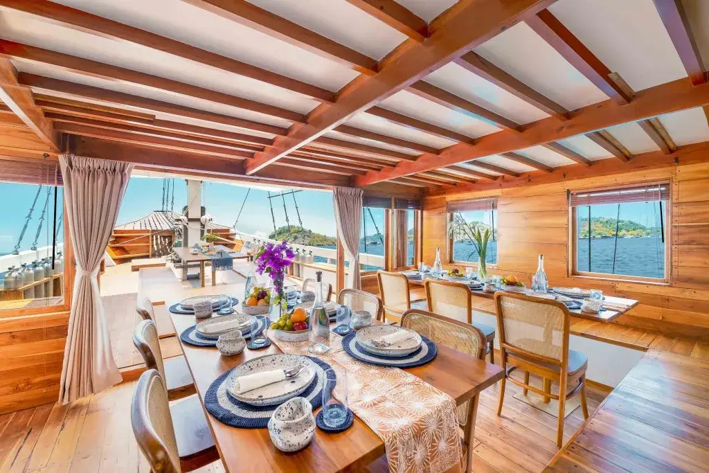Indoor Dining Room | CATNAZSE LIVEABOARD