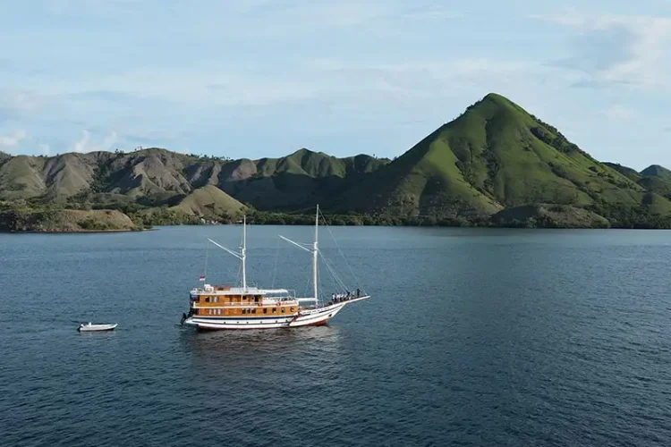 Catnazse Yacht Cruise Phinisi - KomodoLuxury